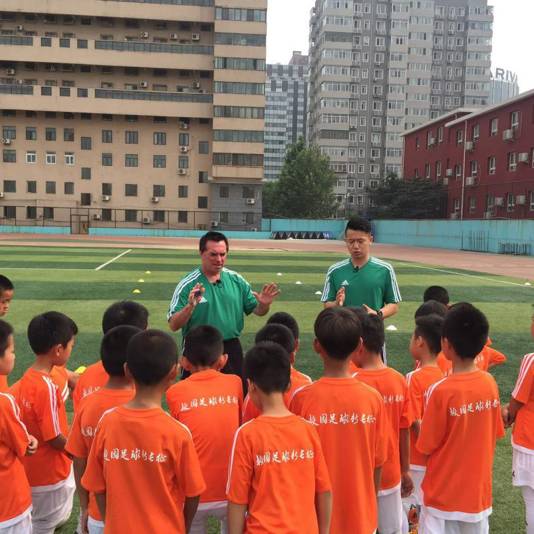 汤姆拜尔足球战术,汤姆拜尔足球凌空球