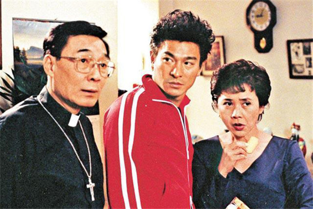 香港这位老戏骨，拿过足球冠军、金牌，拥有国际教练文凭却来演戏