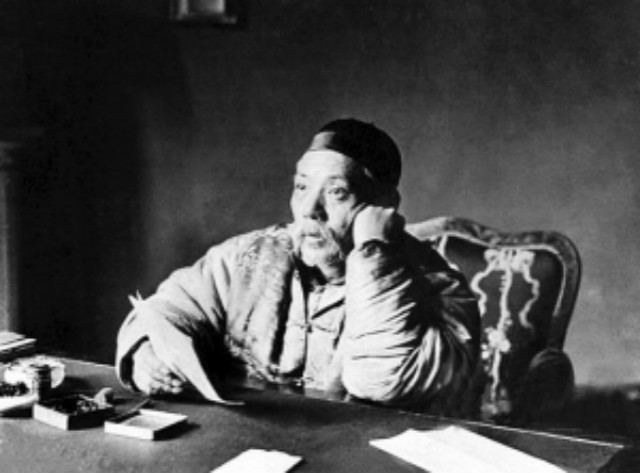 袁世凯为了当皇帝，不准女儿看娘家的灯，还把祖坟都刨了！