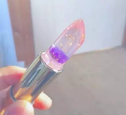 当大家还在购买洋货时，日本女生却爱上了这支来自中国的口红