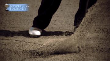 沙坑球最简单的击球方法,斜坡球挥杆技巧