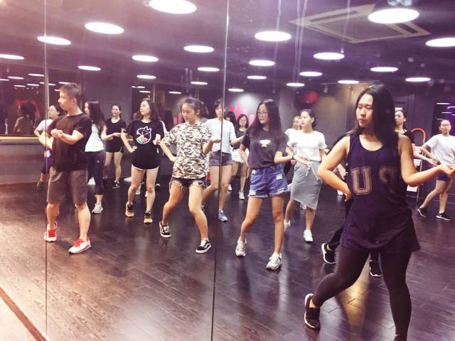 这4个脱颖而出的普通人，他们是如何做到的？