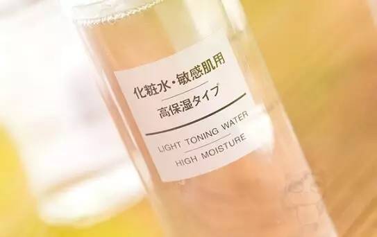 推荐一下最近很火的护肤品 (最近朋友推荐一款很好用的护肤品)