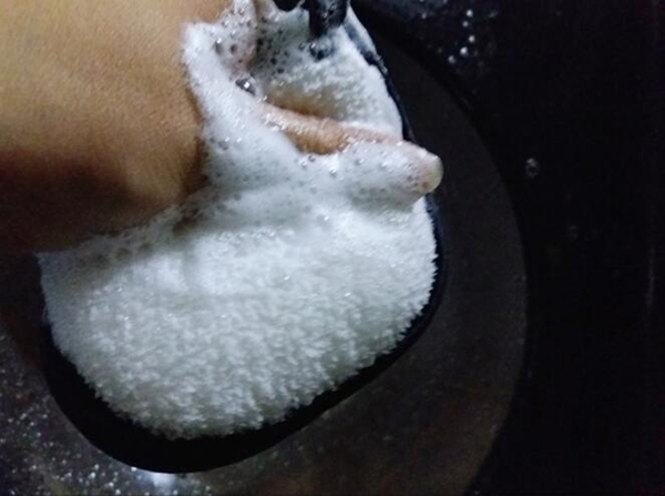 右脸长痘痘是什么原因_怎样快速消除痘痘