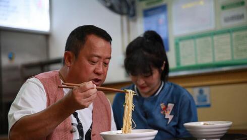 重庆卫视麻辣面对面完整版,麻辣面对面重庆小面