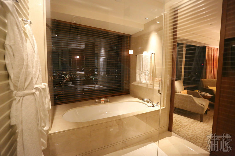 澳门旅游塔蹦极吃东西 (澳门旅游塔笨猪跳)