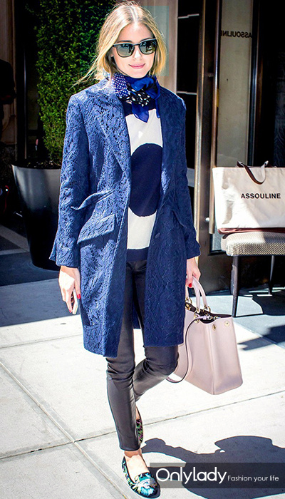 凯特王妃蓝色丝巾,凯特王妃戴丝巾