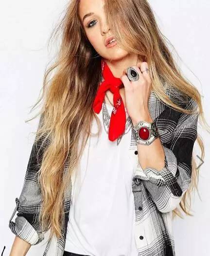 凯特王妃蓝色丝巾,凯特王妃戴丝巾