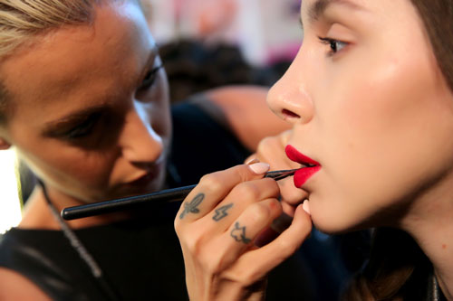 买不到YSL星辰我不哭了，因为M.A.C的圣诞彩妆太美了！