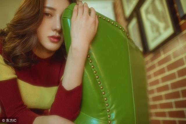 小说：小伙用血滴在木剑上，轻松斩断大理石，姐弟俩都看傻了