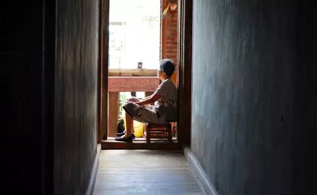 一个长得像李小龙的男人，在长泰一村子里，建了个千与千寻的奇幻世界