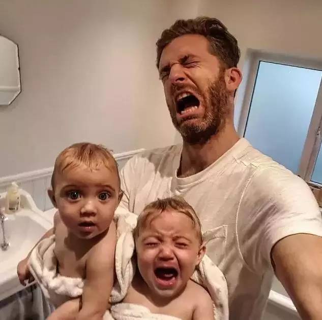 一个娃就够呛了，家有四个小公主怎么办？