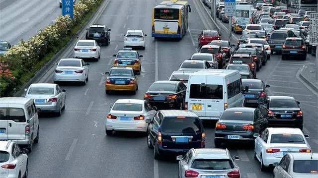 天冷路滑注意安全怎么回复,天冷路滑摔跟头