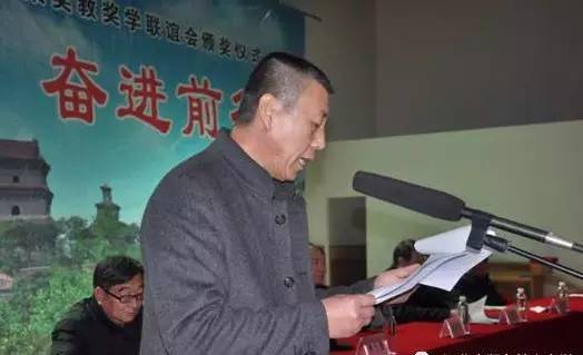 校园采风广播稿,校园风彩泥