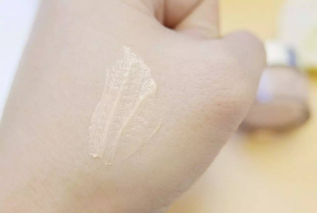 姑娘,你漏电了!