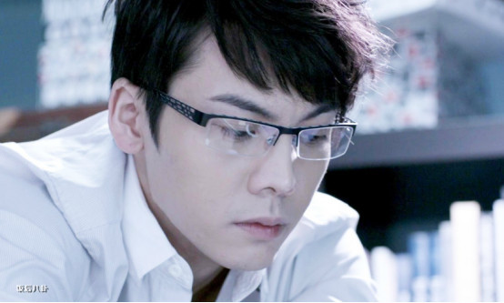 刘烨和陈伟霆视频,戏里戏外造型反差大的明星