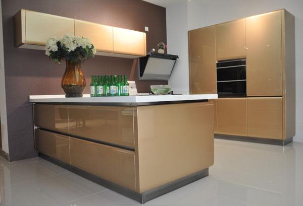 uv烤漆和钢琴烤漆区别,志邦橱柜钢琴烤漆