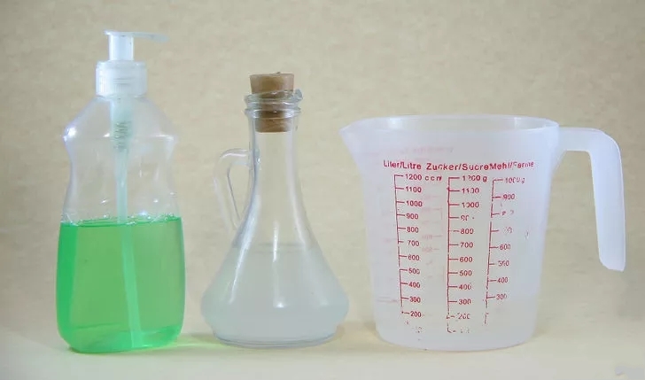 汽车皮坐垫上有墨水怎么处理,汽车上的油性笔迹怎么去除