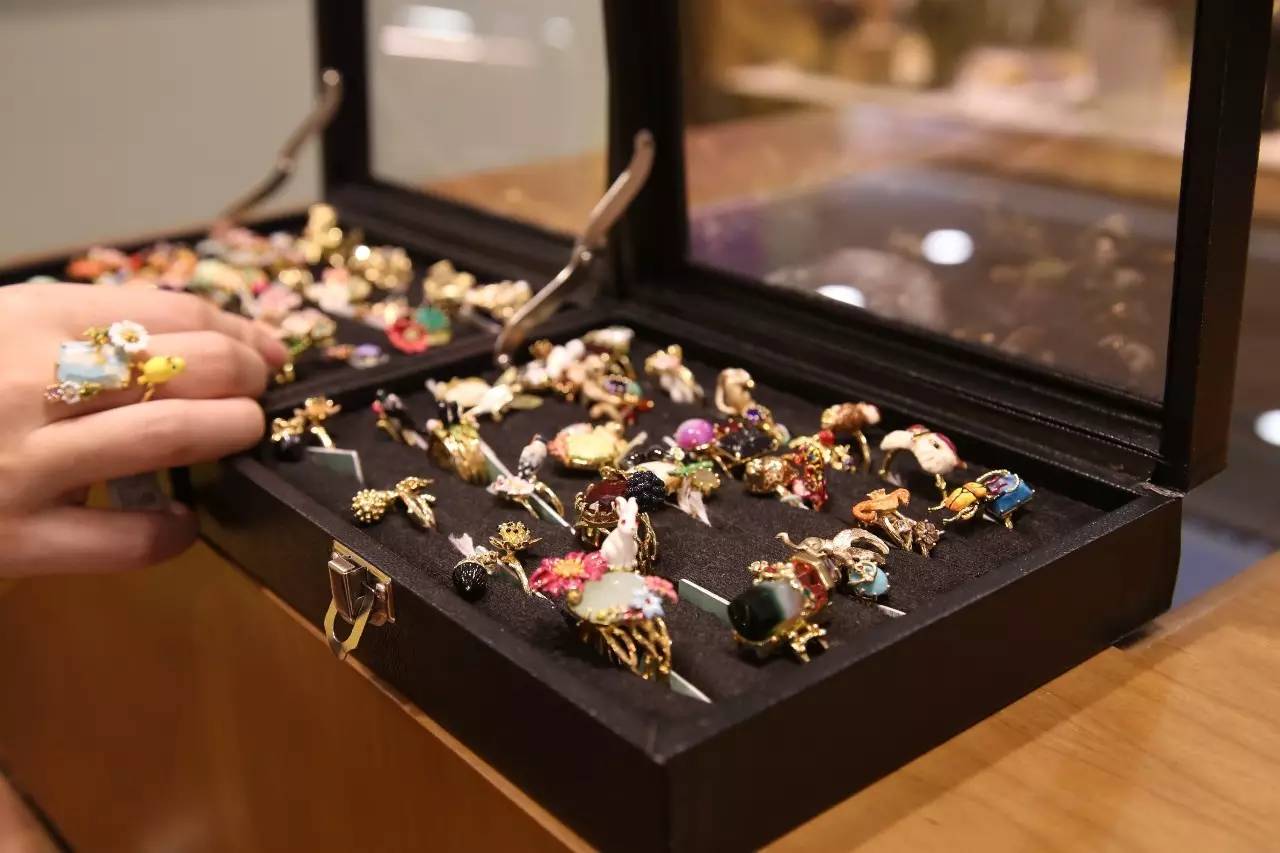 火遍ins风的蝴蝶结,小众配饰日潮