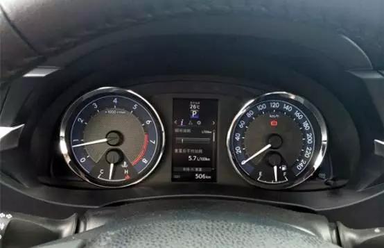 车上的油表平均油耗准确吗,油表显示油耗和实际油耗相差多少