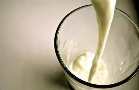 如何辨别奶粉是否正确选择 (如何挑选奶粉的七大误区)