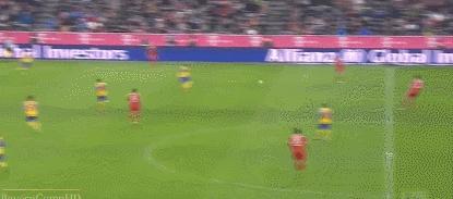 罗本和穆勒挡拆gif,2010罗本错失单刀gif