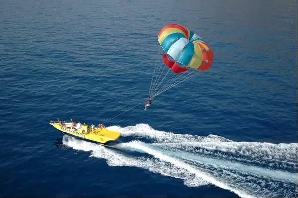 迪拜美食推荐攻略 (迪拜旅游攻略住宿推荐)