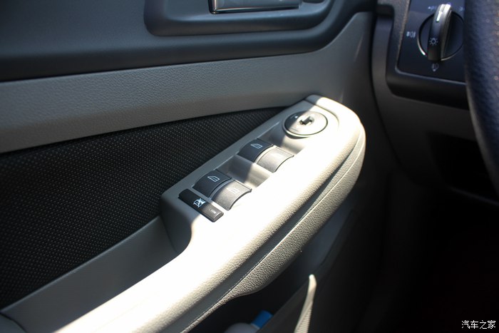 福克斯1.8l手动驾驶体验,经典福克斯1.8用车感受