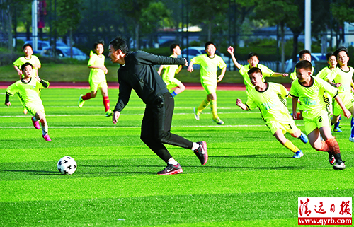 市长开球凤翔五十“小将”大胜俩“国脚”