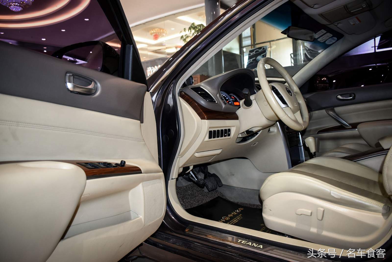 日产天籁2011款公爵2.5lxv尊雅版,2013款天籁2.5lxl领先版的配置