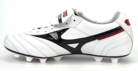 女生后卫足球鞋推荐实战,足球鞋应该怎么选最合适