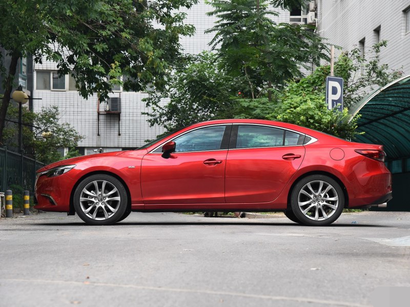 轿跑设计，提速7秒，后轮可转向，比迈腾虐惨，跌至19万没人买