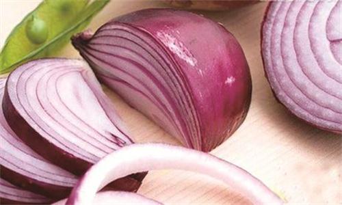 狗狗吐黄水但食欲便便都正常,狗狗便便一半成形一半不成形