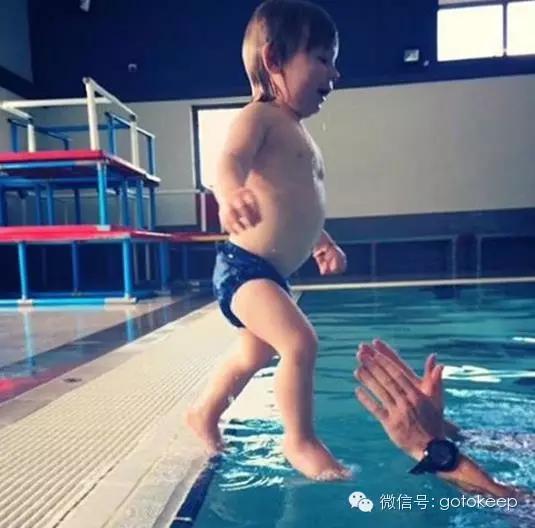 八块腹肌的小怪兽,腹肌小怪兽