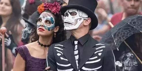 唯物|情人节倒计时,去看50个潮牌出的超级碗纪念球,独一无二