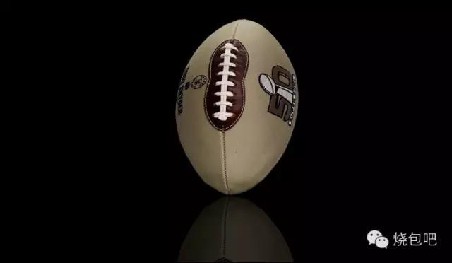 唯物|情人节倒计时,去看50个潮牌出的超级碗纪念球,独一无二