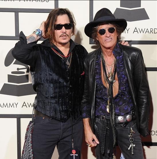 格莱美颁奖红毯走秀环节的即兴,格莱美奖2023颁奖典礼衣着