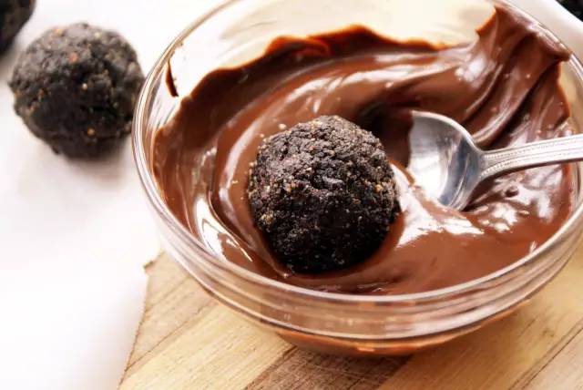 你单或不单，我都在这里，陪你吃透巧克力