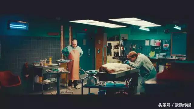 这具尸体一动不动，却制造了年度恐怖大戏！