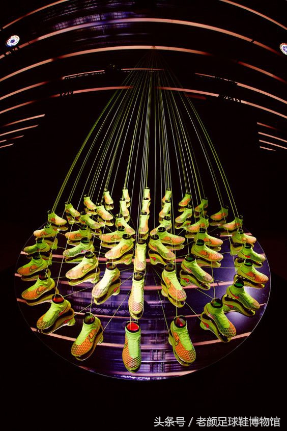 足球鞋阿迪和耐克谁更强,足球鞋耐克暗杀系列