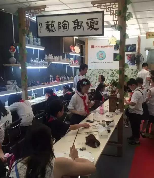 中山公园一进门是什么,中山公园怎么静悄悄的