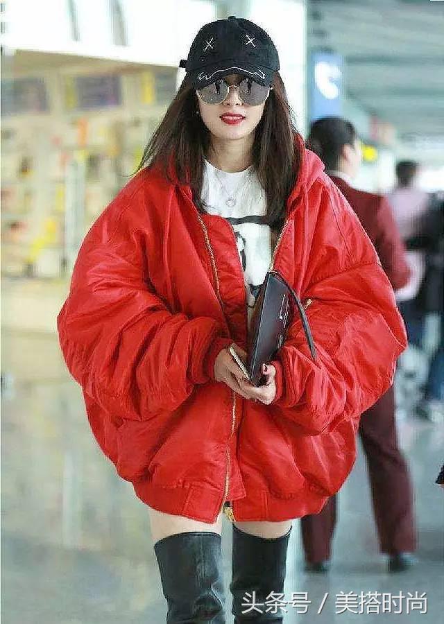 改变了以往羽绒服臃肿的缺点,穿起来显胖的长款羽绒服