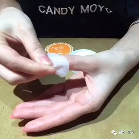 502粘美甲可以用酒精卸掉吗,美甲咋能自己卸掉