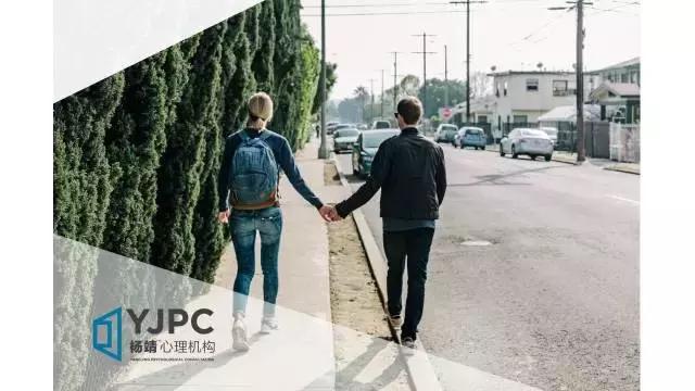 女儿在大学谈恋爱多给生活费,女儿大学谈恋爱干涉不了