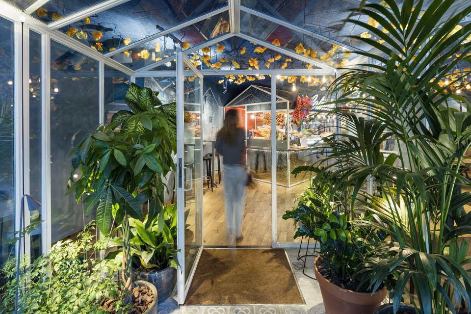 “家以外的家”繁花似锦–巴塞罗那花园餐厅