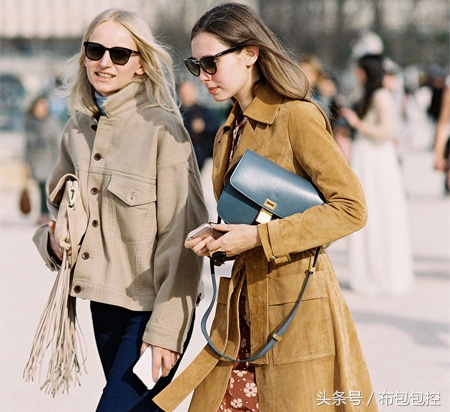 男大学生斜挎包街拍,斜挎包过年回家