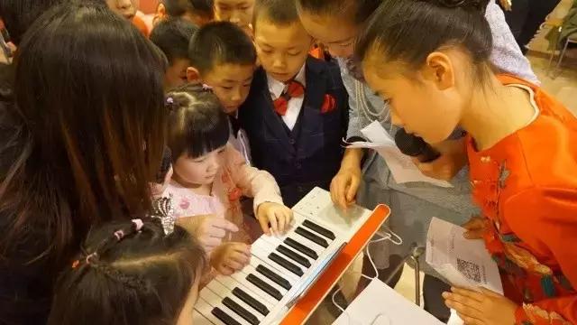 “为爱而生，让成长更健康”——72变智能硬件体验活动圆满成功