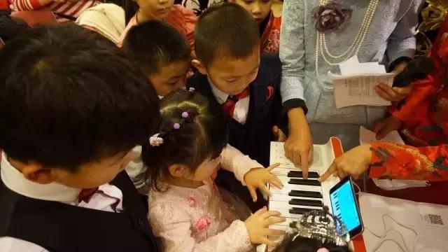 “为爱而生，让成长更健康”——72变智能硬件体验活动圆满成功