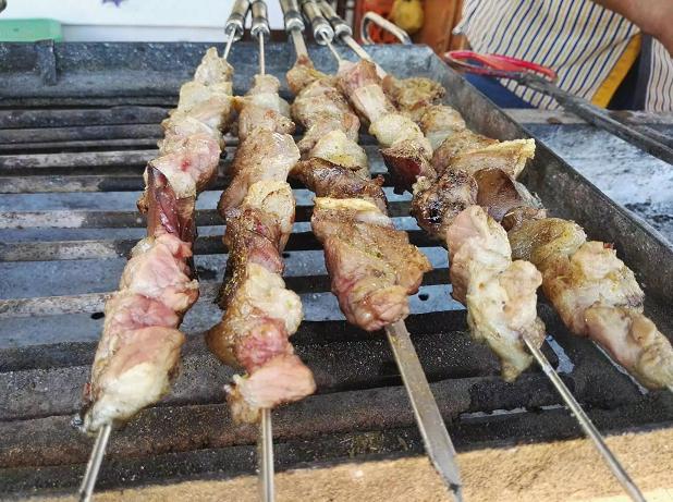各地美食街的新疆肉串,新疆特色小南坑烤串