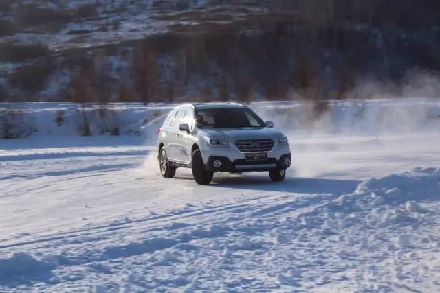 斯巴鲁全系车型试驾,斯巴鲁冰雪飙车